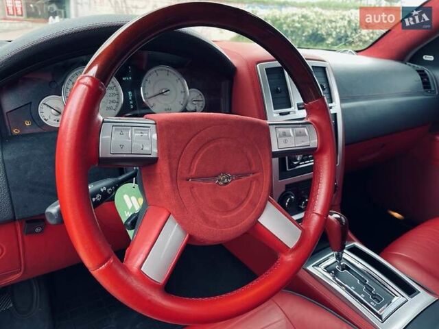 Черный Крайслер 300C, объемом двигателя 5.7 л и пробегом 77 тыс. км за 11500 $, фото 4 на Automoto.ua