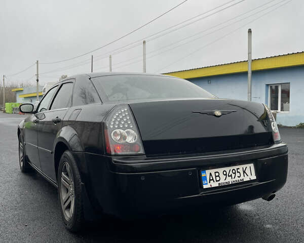 Черный Крайслер 300C, объемом двигателя 3.52 л и пробегом 277 тыс. км за 7000 $, фото 5 на Automoto.ua