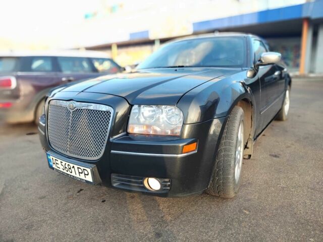 Черный Крайслер 300C, объемом двигателя 3.5 л и пробегом 320 тыс. км за 8300 $, фото 2 на Automoto.ua