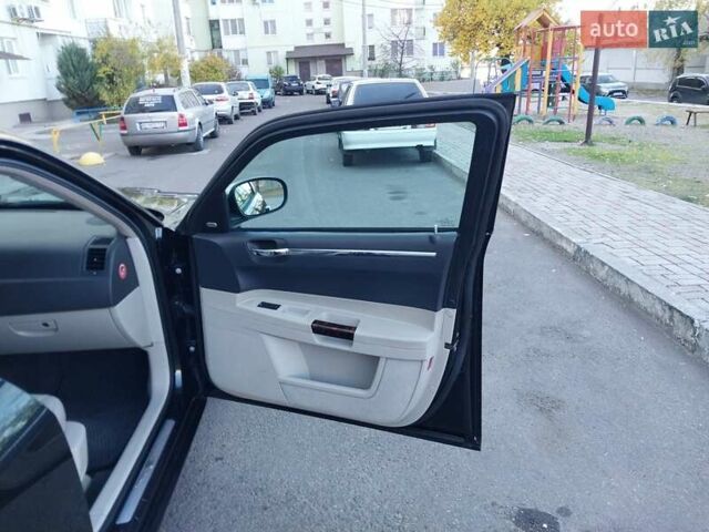 Чорний Крайслер 300C, об'ємом двигуна 2.74 л та пробігом 262 тис. км за 7250 $, фото 19 на Automoto.ua