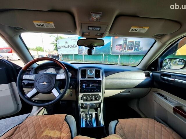 Черный Крайслер 300C, объемом двигателя 3.5 л и пробегом 275 тыс. км за 8200 $, фото 5 на Automoto.ua