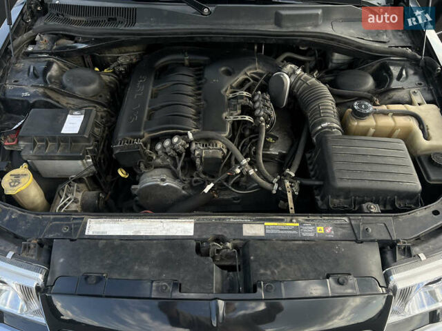 Чорний Крайслер 300C, об'ємом двигуна 3.52 л та пробігом 409 тис. км за 7999 $, фото 16 на Automoto.ua