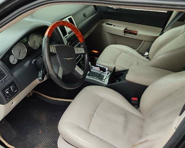 Чорний Крайслер 300C, об'ємом двигуна 2.74 л та пробігом 245 тис. км за 7000 $, фото 12 на Automoto.ua