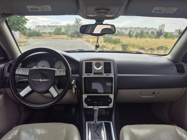 Чорний Крайслер 300C, об'ємом двигуна 2.7 л та пробігом 263 тис. км за 6856 $, фото 14 на Automoto.ua