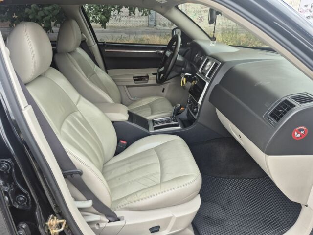 Чорний Крайслер 300C, об'ємом двигуна 2.7 л та пробігом 263 тис. км за 6856 $, фото 12 на Automoto.ua