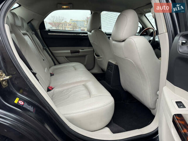Чорний Крайслер 300C, об'ємом двигуна 2.74 л та пробігом 232 тис. км за 6500 $, фото 19 на Automoto.ua
