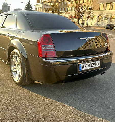 Черный Крайслер 300C, объемом двигателя 3.5 л и пробегом 270 тыс. км за 9500 $, фото 5 на Automoto.ua