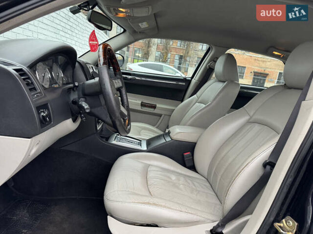 Чорний Крайслер 300C, об'ємом двигуна 2.74 л та пробігом 232 тис. км за 6500 $, фото 25 на Automoto.ua