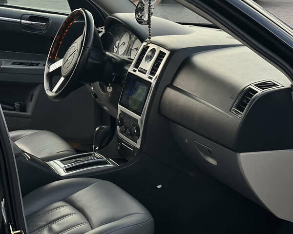 Чорний Крайслер 300C, об'ємом двигуна 3.52 л та пробігом 409 тис. км за 7999 $, фото 10 на Automoto.ua