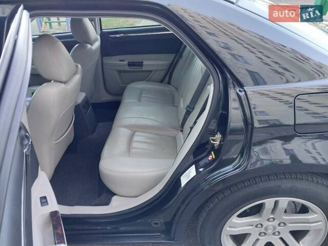 Чорний Крайслер 300C, об'ємом двигуна 2.74 л та пробігом 262 тис. км за 7250 $, фото 25 на Automoto.ua