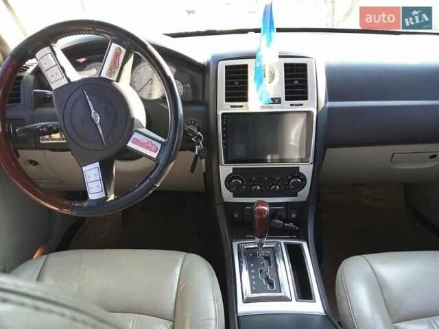 Черный Крайслер 300C, объемом двигателя 2.7 л и пробегом 183 тыс. км за 7500 $, фото 11 на Automoto.ua