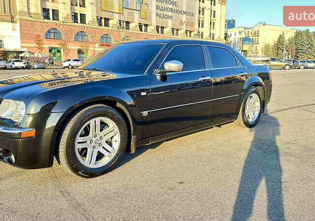 Черный Крайслер 300C, объемом двигателя 3.5 л и пробегом 270 тыс. км за 9500 $, фото 7 на Automoto.ua
