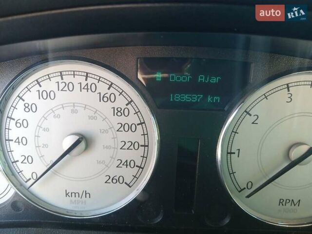 Черный Крайслер 300C, объемом двигателя 2.7 л и пробегом 183 тыс. км за 7500 $, фото 3 на Automoto.ua