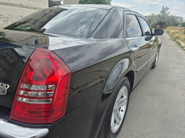 Чорний Крайслер 300C, об'ємом двигуна 2.7 л та пробігом 263 тис. км за 6856 $, фото 21 на Automoto.ua