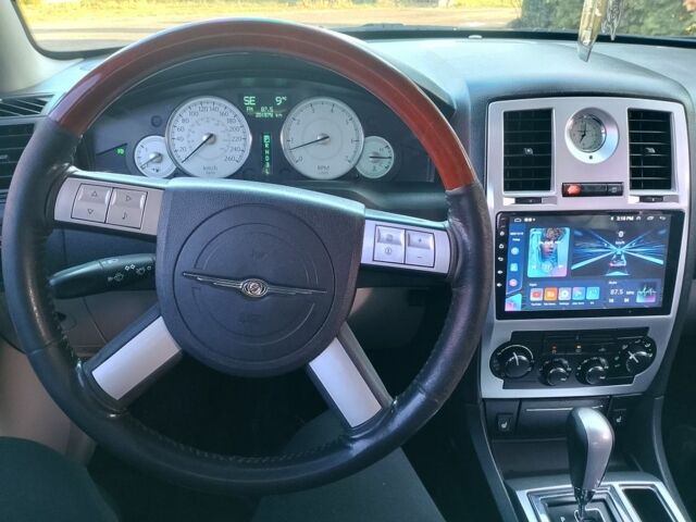 Черный Крайслер 300C, объемом двигателя 3.5 л и пробегом 202 тыс. км за 7593 $, фото 6 на Automoto.ua