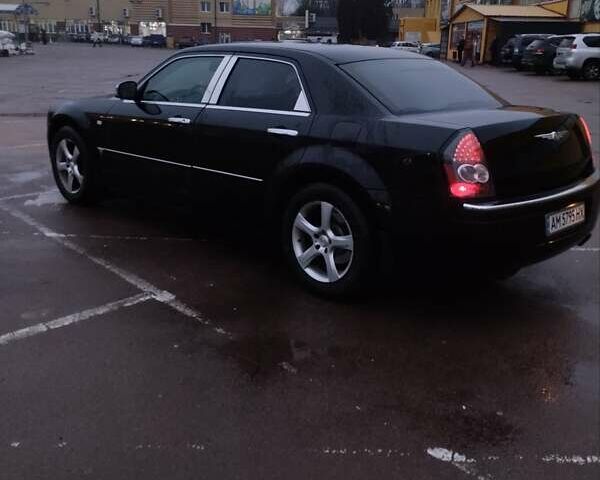 Черный Крайслер 300C, объемом двигателя 2.74 л и пробегом 356 тыс. км за 6500 $, фото 2 на Automoto.ua