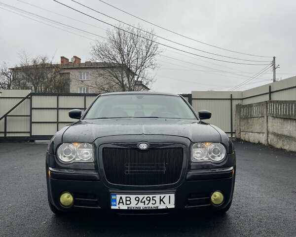 Черный Крайслер 300C, объемом двигателя 3.52 л и пробегом 277 тыс. км за 7000 $, фото 1 на Automoto.ua