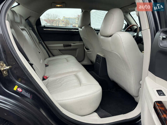 Чорний Крайслер 300C, об'ємом двигуна 2.74 л та пробігом 232 тис. км за 6500 $, фото 18 на Automoto.ua