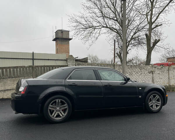 Черный Крайслер 300C, объемом двигателя 3.52 л и пробегом 277 тыс. км за 7000 $, фото 3 на Automoto.ua