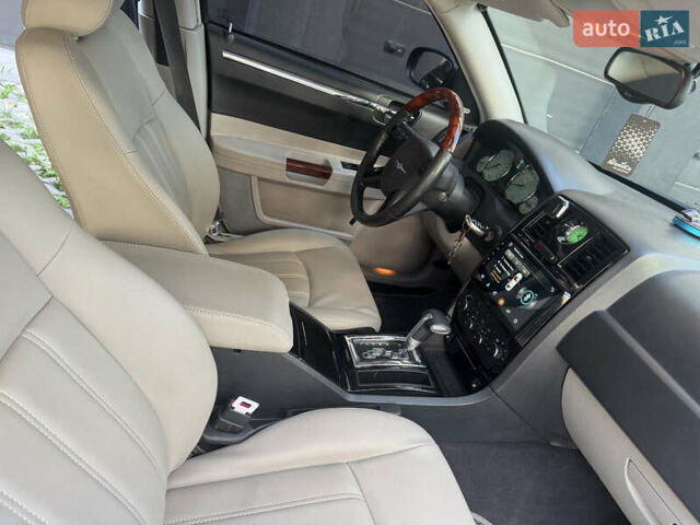 Чорний Крайслер 300C, об'ємом двигуна 2.74 л та пробігом 181 тис. км за 7500 $, фото 19 на Automoto.ua