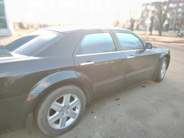 Черный Крайслер 300C, объемом двигателя 3.5 л и пробегом 320 тыс. км за 8300 $, фото 3 на Automoto.ua