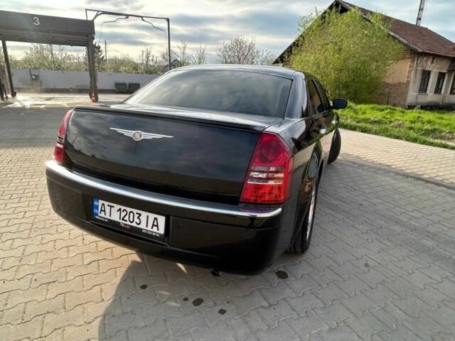 Черный Крайслер 300C, объемом двигателя 2.7 л и пробегом 175 тыс. км за 6006 $, фото 2 на Automoto.ua