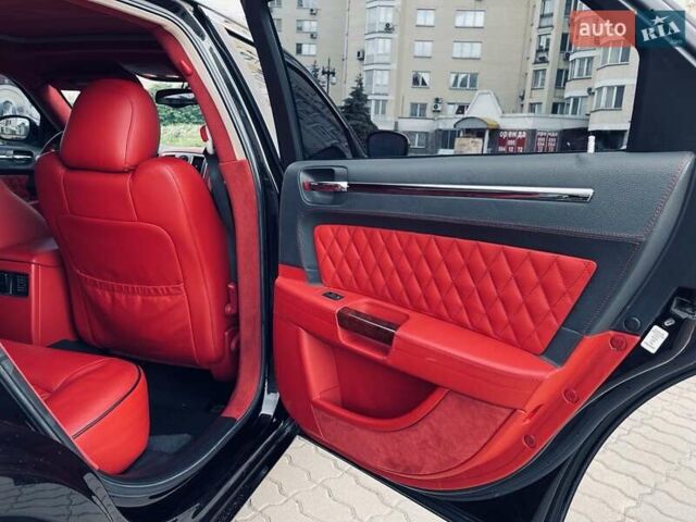 Черный Крайслер 300C, объемом двигателя 5.7 л и пробегом 77 тыс. км за 11500 $, фото 14 на Automoto.ua