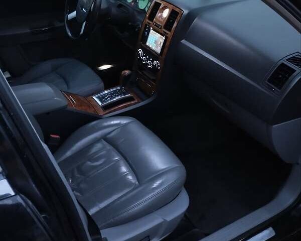 Черный Крайслер 300C, объемом двигателя 2.74 л и пробегом 356 тыс. км за 6500 $, фото 10 на Automoto.ua