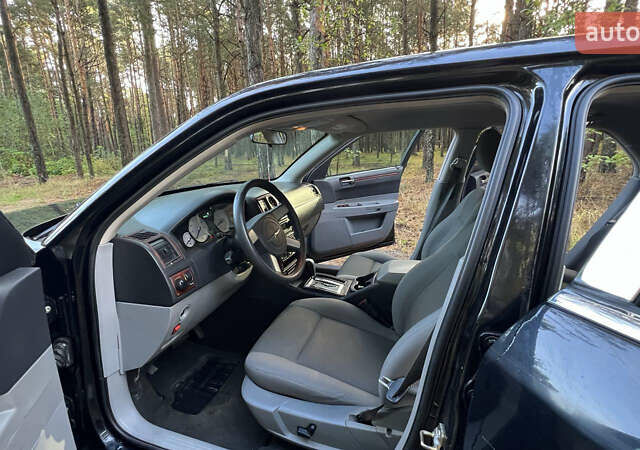 Чорний Крайслер 300C, об'ємом двигуна 2.7 л та пробігом 165 тис. км за 6699 $, фото 26 на Automoto.ua