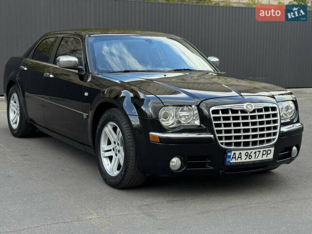 Черный Крайслер 300C, объемом двигателя 2.74 л и пробегом 220 тыс. км за 6450 $, фото 22 на Automoto.ua