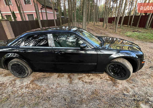 Чорний Крайслер 300C, об'ємом двигуна 2.7 л та пробігом 165 тис. км за 6699 $, фото 7 на Automoto.ua