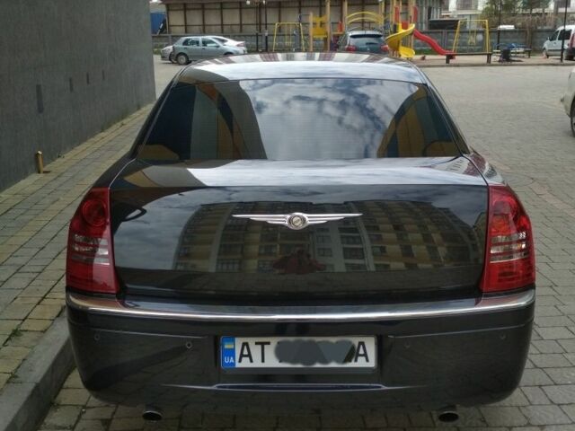 Черный Крайслер 300C, объемом двигателя 3 л и пробегом 282 тыс. км за 10500 $, фото 4 на Automoto.ua
