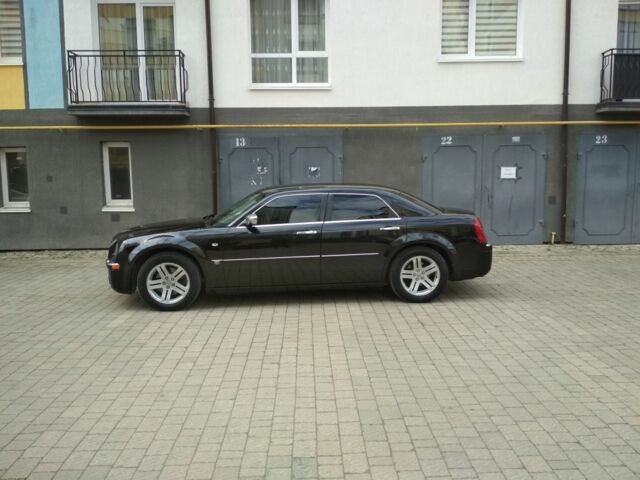 Черный Крайслер 300C, объемом двигателя 3 л и пробегом 282 тыс. км за 10500 $, фото 1 на Automoto.ua