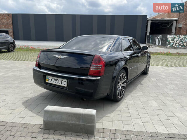 Черный Крайслер 300C, объемом двигателя 2.7 л и пробегом 265 тыс. км за 8200 $, фото 6 на Automoto.ua