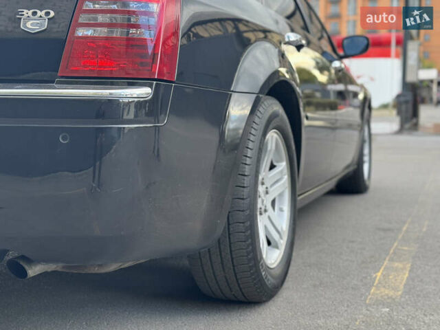 Черный Крайслер 300C, объемом двигателя 2.74 л и пробегом 220 тыс. км за 6450 $, фото 7 на Automoto.ua