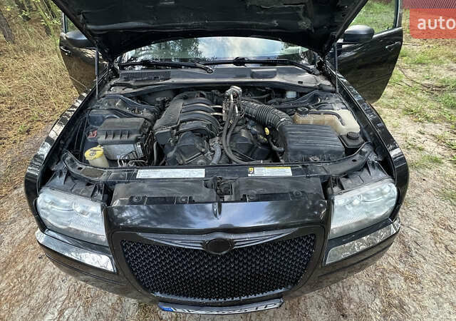 Чорний Крайслер 300C, об'ємом двигуна 2.7 л та пробігом 165 тис. км за 6699 $, фото 16 на Automoto.ua