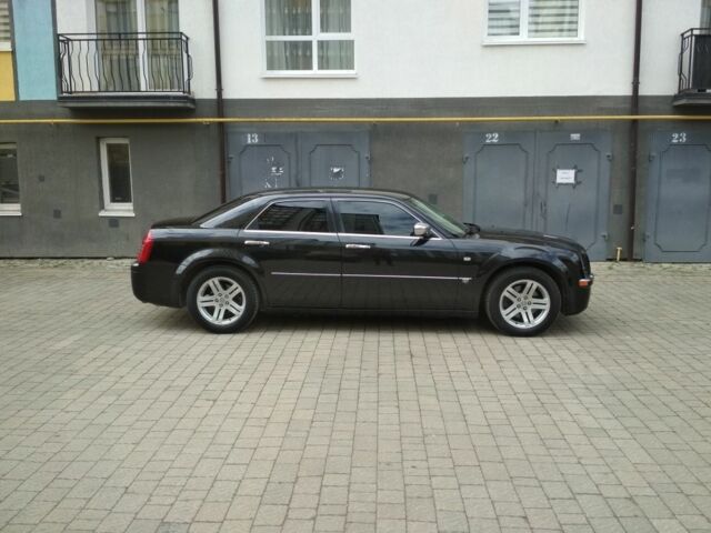 Черный Крайслер 300C, объемом двигателя 3 л и пробегом 282 тыс. км за 10500 $, фото 2 на Automoto.ua