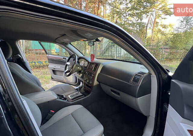 Чорний Крайслер 300C, об'ємом двигуна 2.7 л та пробігом 165 тис. км за 6699 $, фото 28 на Automoto.ua