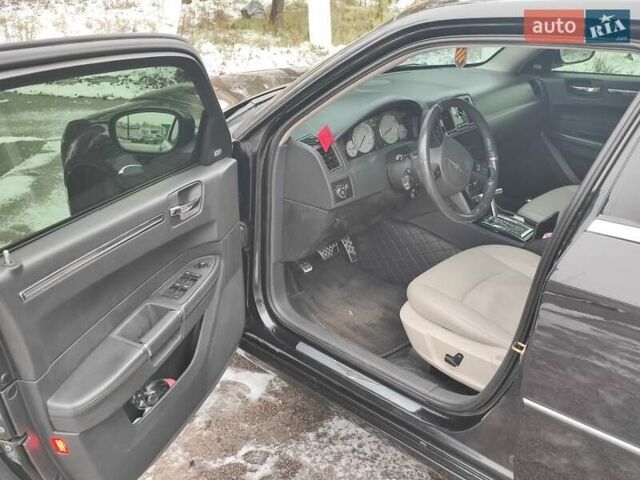 Черный Крайслер 300C, объемом двигателя 2.74 л и пробегом 220 тыс. км за 10500 $, фото 15 на Automoto.ua