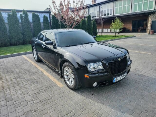 Черный Крайслер 300C, объемом двигателя 2.7 л и пробегом 167 тыс. км за 11500 $, фото 7 на Automoto.ua