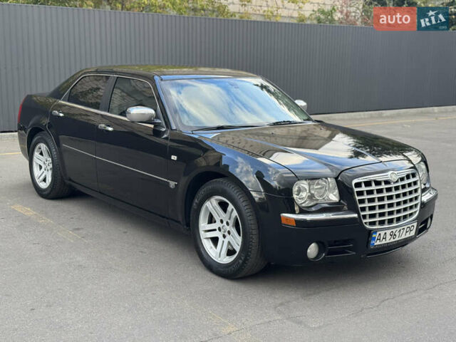 Черный Крайслер 300C, объемом двигателя 2.74 л и пробегом 220 тыс. км за 6450 $, фото 2 на Automoto.ua