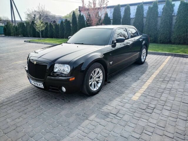 Черный Крайслер 300C, объемом двигателя 2.7 л и пробегом 167 тыс. км за 11500 $, фото 1 на Automoto.ua