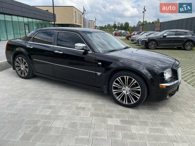 Черный Крайслер 300C, объемом двигателя 2.7 л и пробегом 270 тыс. км за 9500 $, фото 9 на Automoto.ua