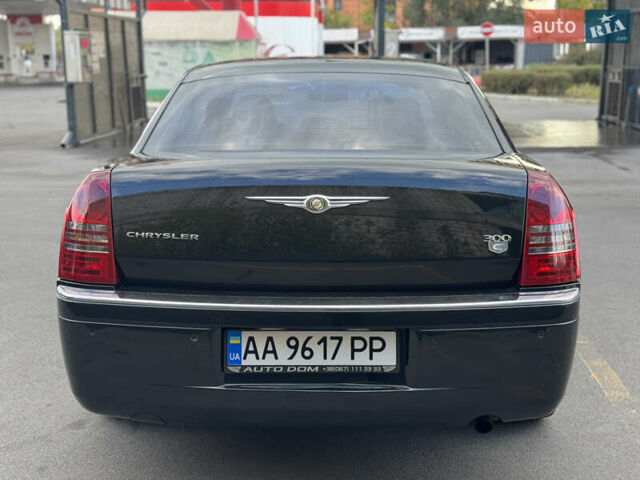 Черный Крайслер 300C, объемом двигателя 2.74 л и пробегом 220 тыс. км за 6450 $, фото 5 на Automoto.ua