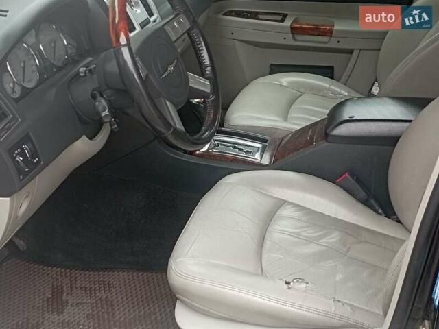 Чорний Крайслер 300C, об'ємом двигуна 3 л та пробігом 214 тис. км за 9500 $, фото 12 на Automoto.ua