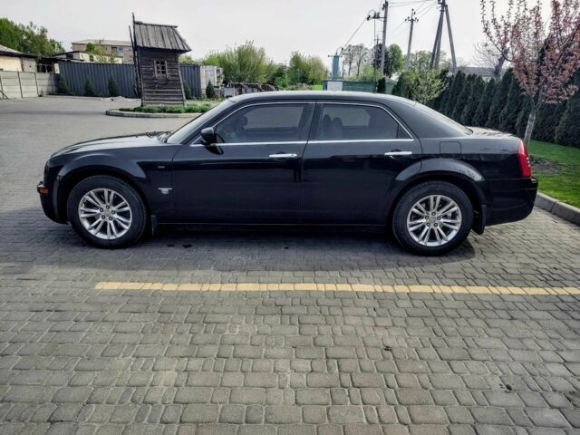Черный Крайслер 300C, объемом двигателя 2.7 л и пробегом 167 тыс. км за 11500 $, фото 2 на Automoto.ua