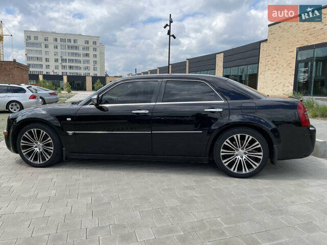 Черный Крайслер 300C, объемом двигателя 2.7 л и пробегом 270 тыс. км за 9500 $, фото 3 на Automoto.ua