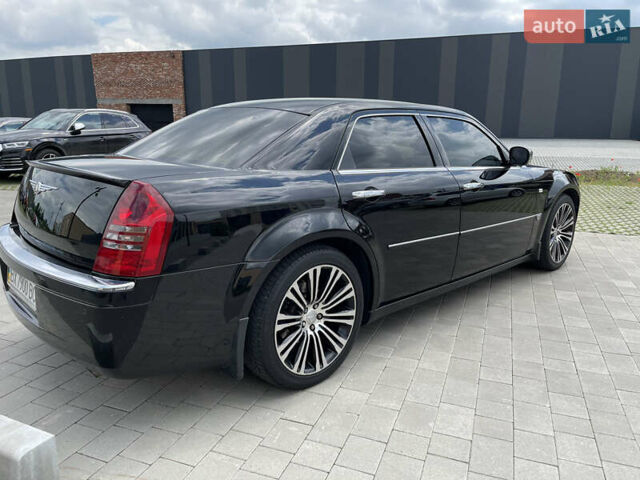 Черный Крайслер 300C, объемом двигателя 2.7 л и пробегом 265 тыс. км за 8200 $, фото 7 на Automoto.ua