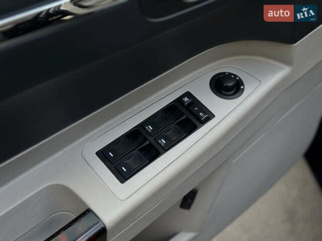 Черный Крайслер 300C, объемом двигателя 2.74 л и пробегом 220 тыс. км за 6450 $, фото 13 на Automoto.ua