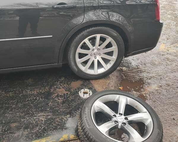 Черный Крайслер 300C, объемом двигателя 2.74 л и пробегом 220 тыс. км за 10500 $, фото 23 на Automoto.ua